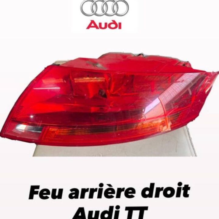 Feu arrière droit
